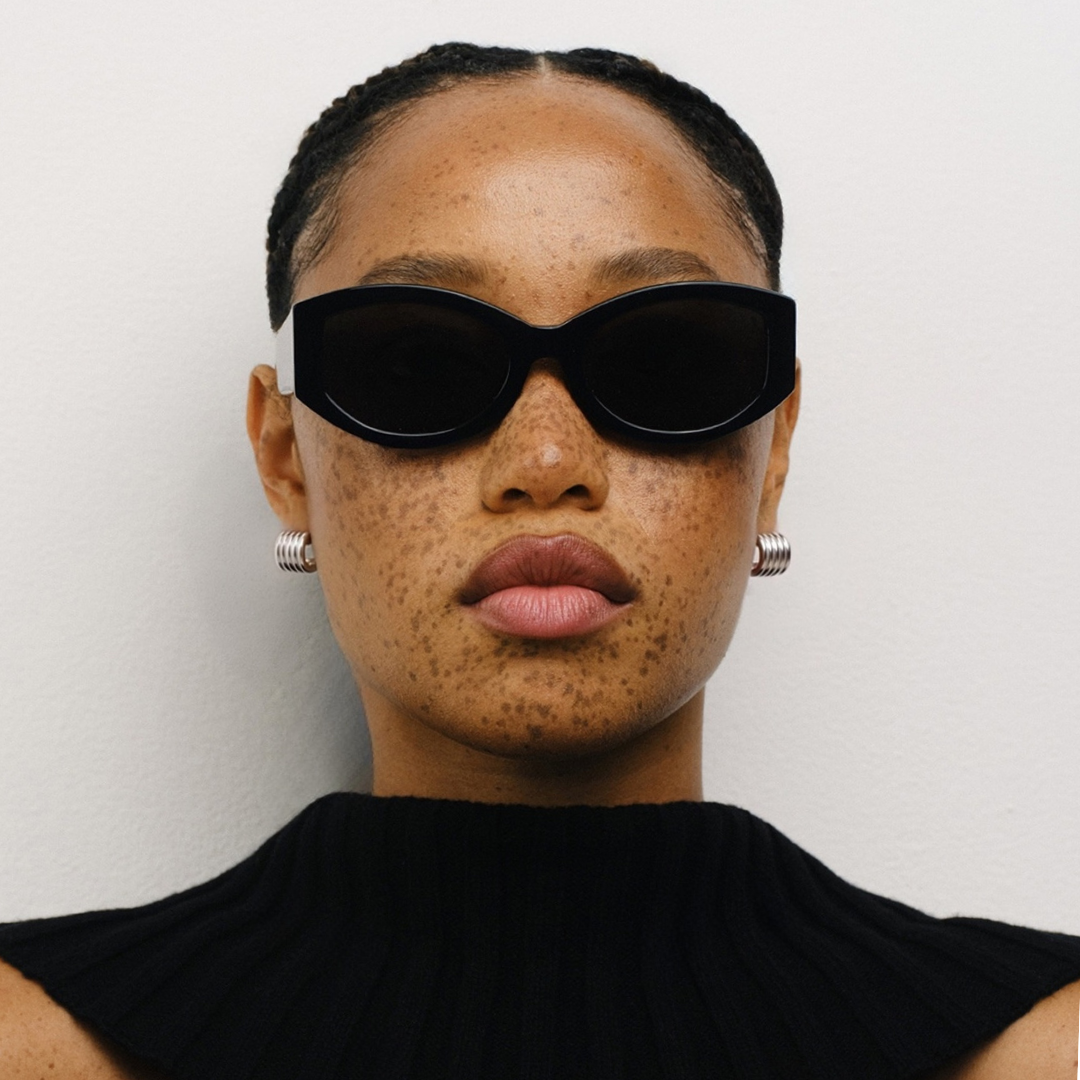 Jeannie in Gloss Black