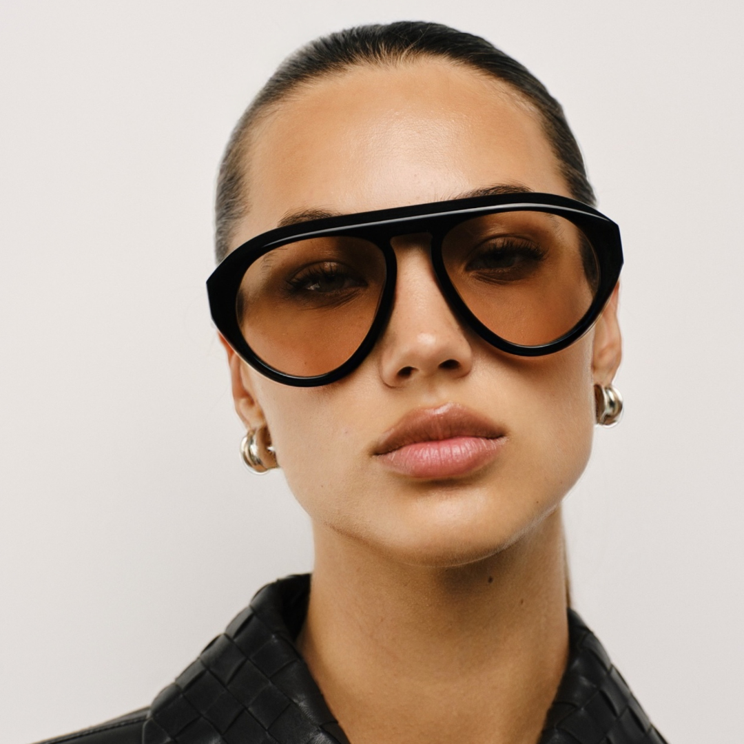 Val in Gloss Black