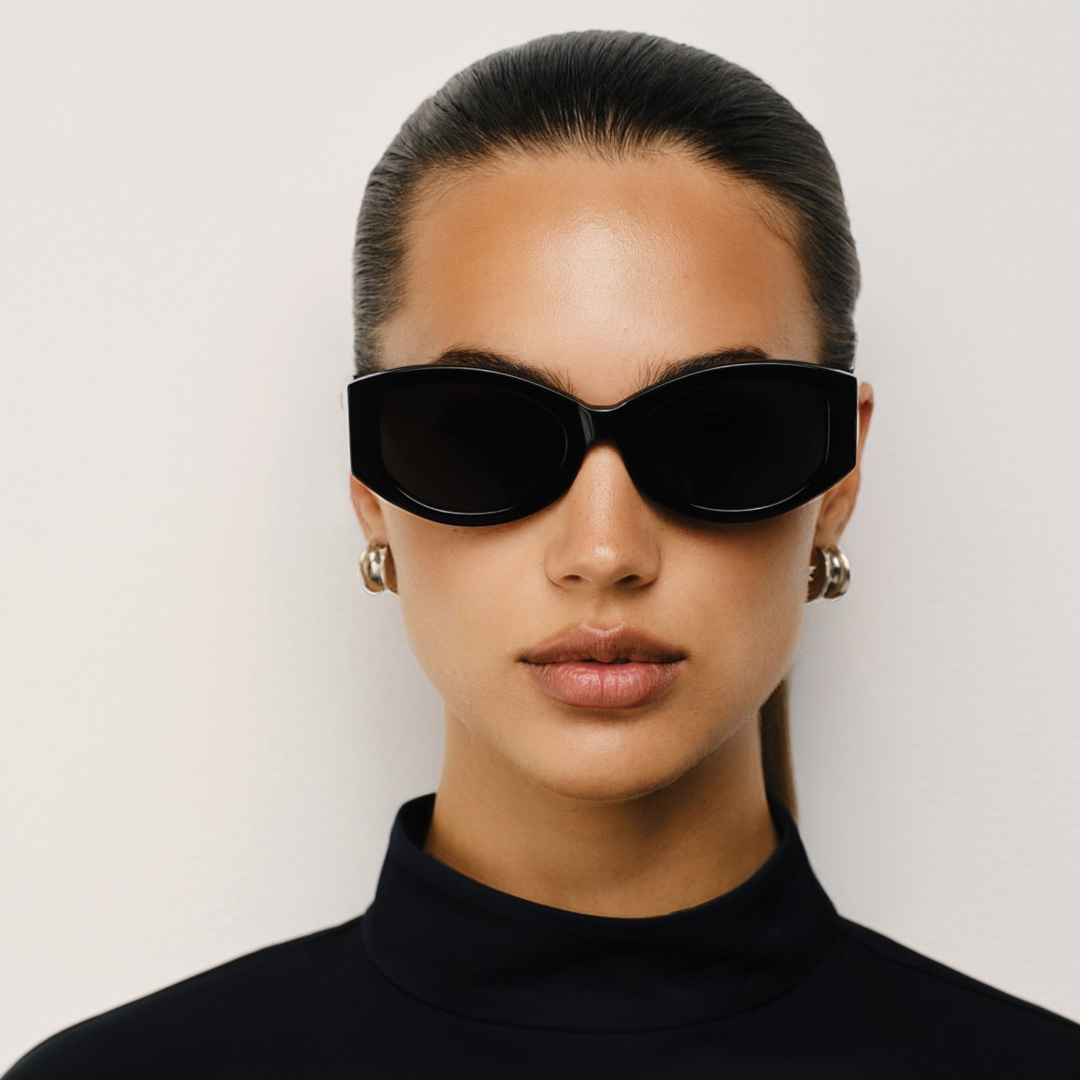 Jeannie in Gloss Black