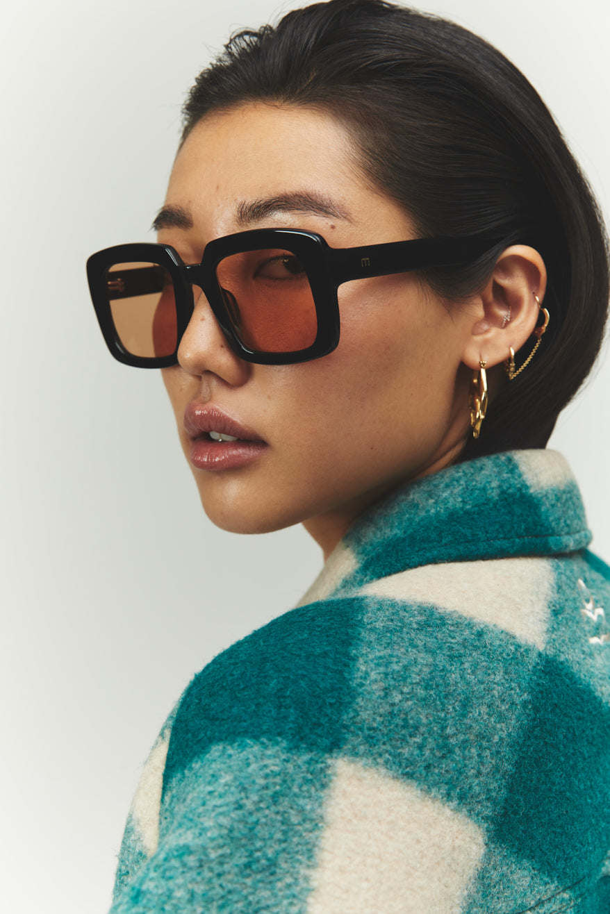 Maya in Gloss Black
