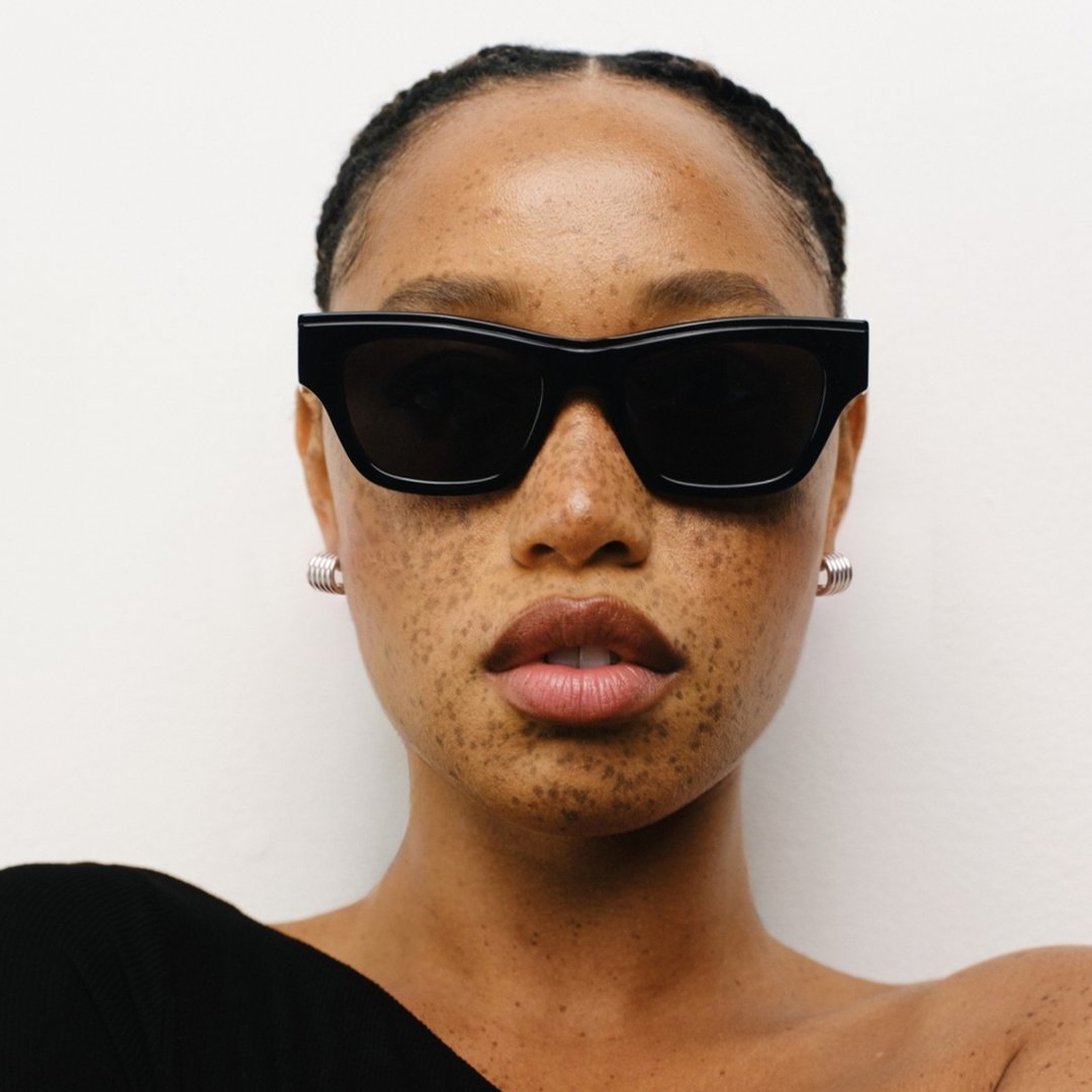 Rae in Gloss Black