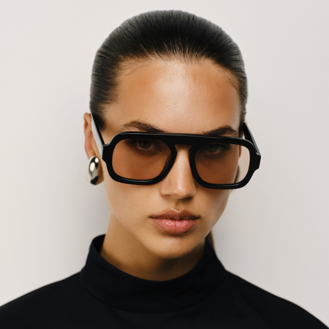Jane in Gloss Black