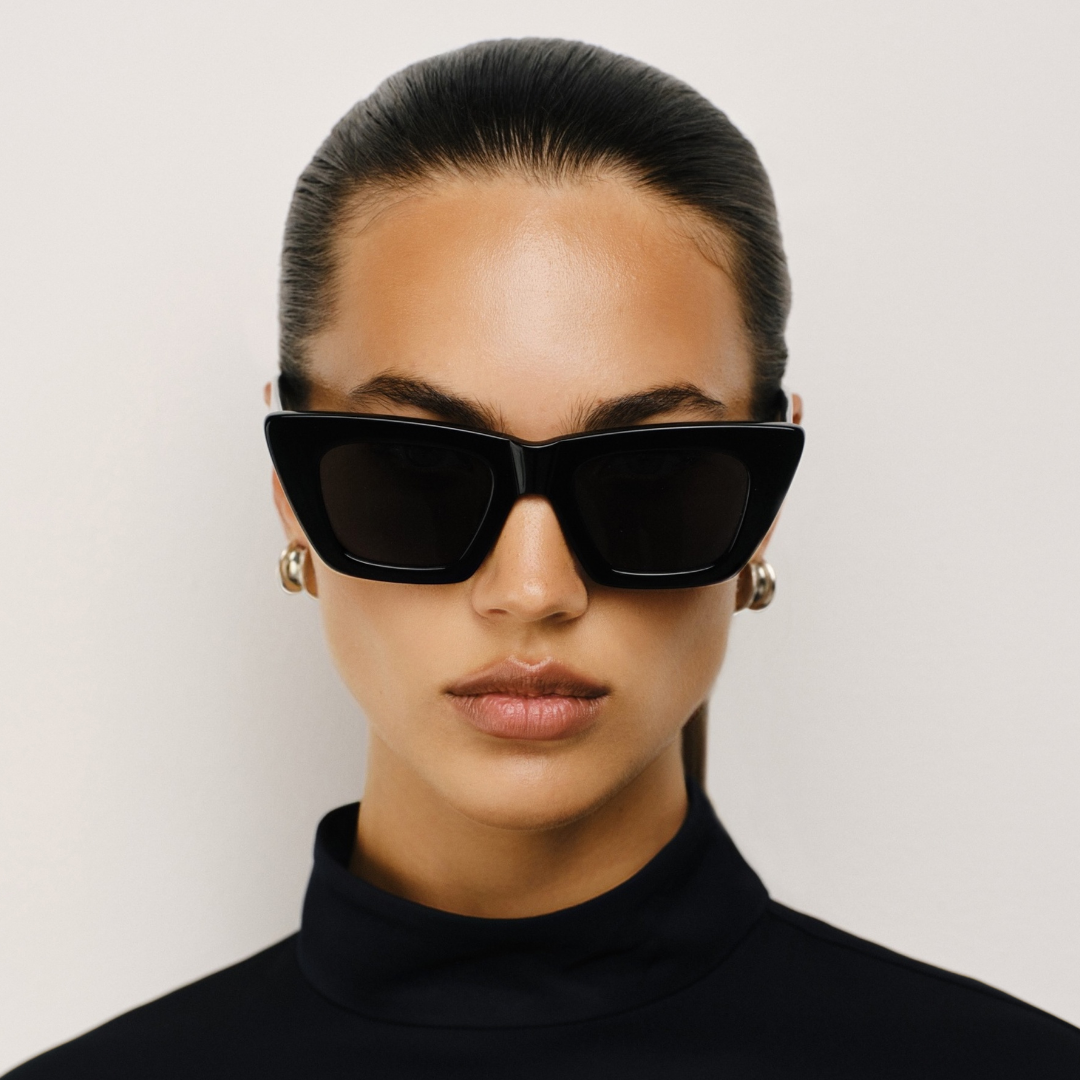 Lori in Gloss Black